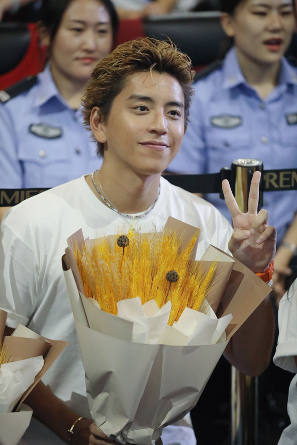 王大陆参演电影《孤注一掷》正式上映 突破自我挑战“亡命赌徒” (7).jpg