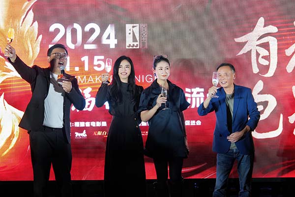 活动现场大合影(朱玮杰、姚晨、梁静、吕建民)从左至右.JPG